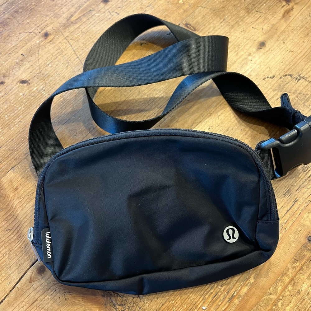 Lulu lemon black nylon belt bag